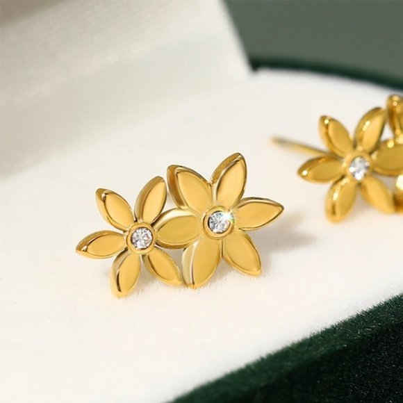 18k Gold Plated Flower Zircon Stud Earrings - Picture 2 of 7